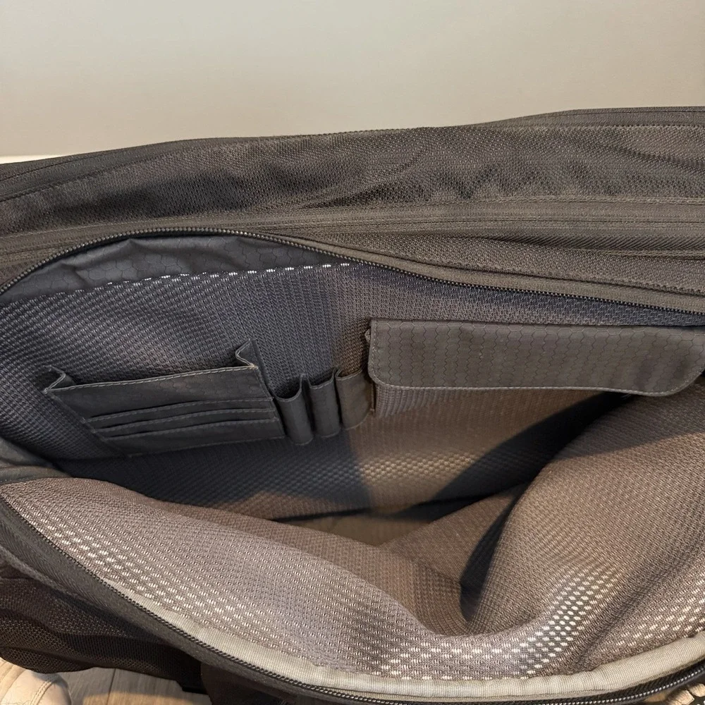 Tumi Expandable Shoulder Laptop Bag Briefcase Ballistic Nylon Black 18
